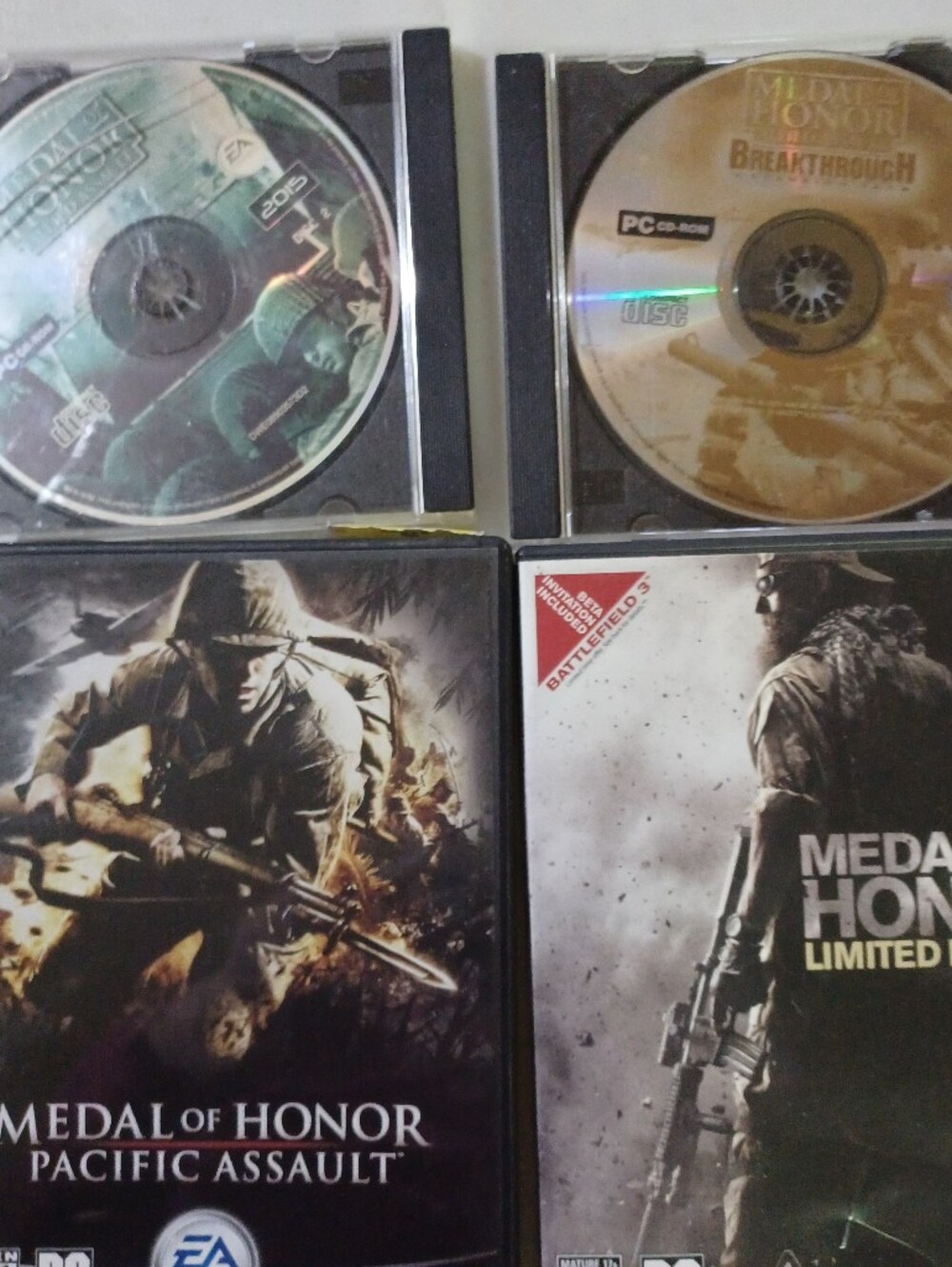 Medal of Honor Pacific Assault / Limited Edition - Black Game Case Bundle